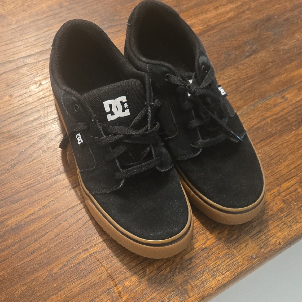 DC Men's Black Suede Skate Sneakers with Gum Outsole - Picture 3 of 8